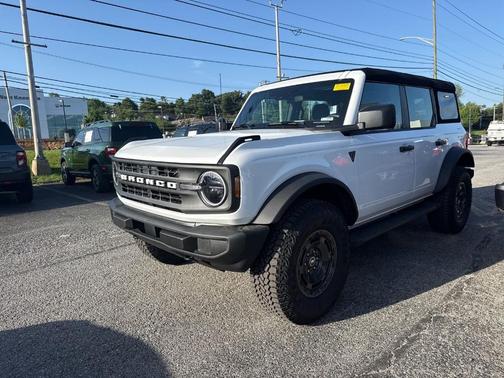 Oxford White 2025 Ford Bronco Base
