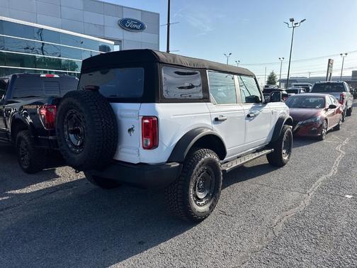 Oxford White 2025 Ford Bronco Base