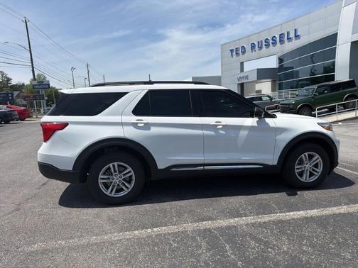 White Metallic 2023 Ford Explorer XLT