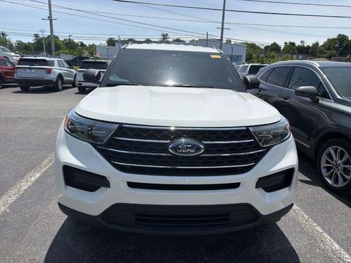 White Metallic 2023 Ford Explorer XLT