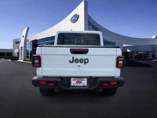 Bright White Clearcoat 2024 Jeep Gladiator Rubicon