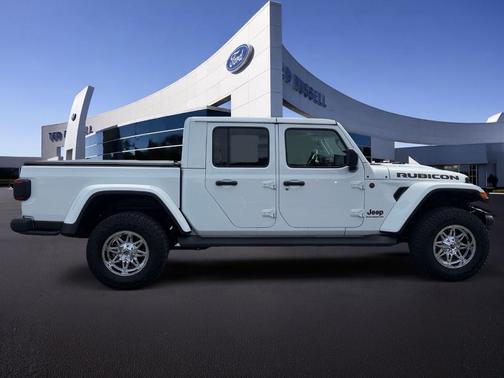 Bright White Clearcoat 2024 Jeep Gladiator Rubicon