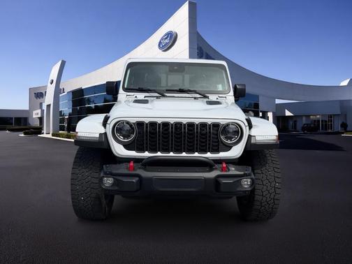 Bright White Clearcoat 2024 Jeep Gladiator Rubicon