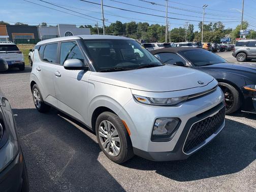Sparkling Silver 2021 Kia Soul LX