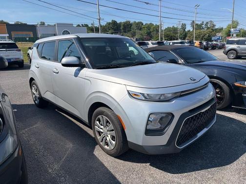 Sparkling Silver 2021 Kia Soul LX