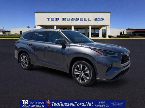 Magnetic Gray Metallic 2021 Toyota Highlander XLE