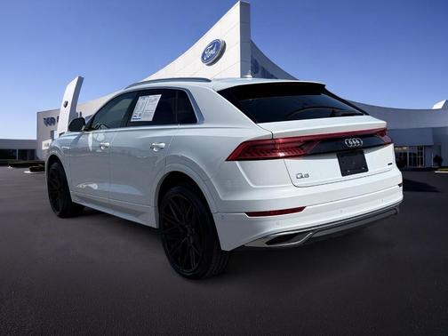 Glacier White Metallic 2023 Audi Q8 55 Premium