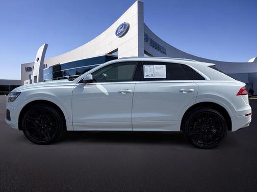 Glacier White Metallic 2023 Audi Q8 55 Premium