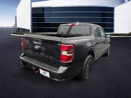 Black 2026 Ford Maverick Lobo Standard