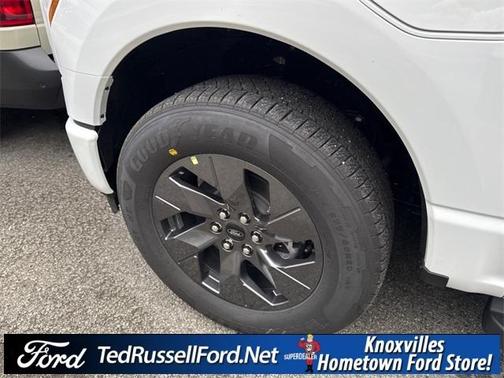 2025 Ford F-150 Lightning Flash