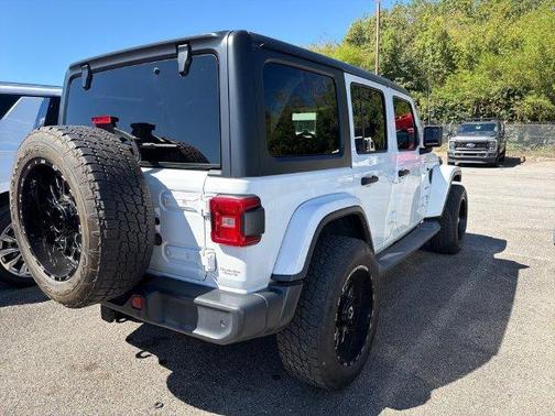 Bright White Clearcoat 2019 Jeep Wrangler Unlimited Sahara