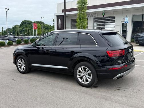Orca Black Metallic 2017 Audi Q7 3.0T Premium Plus