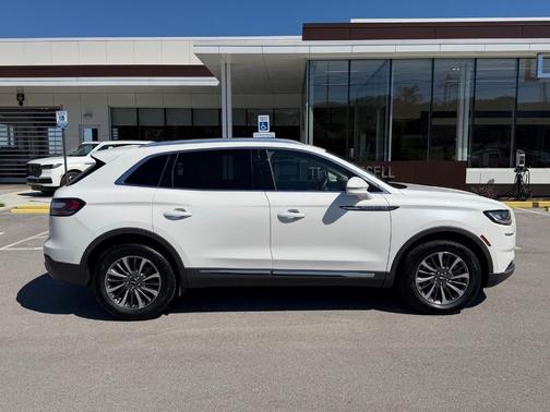 White Metallic 2023 Lincoln Nautilus Reserve