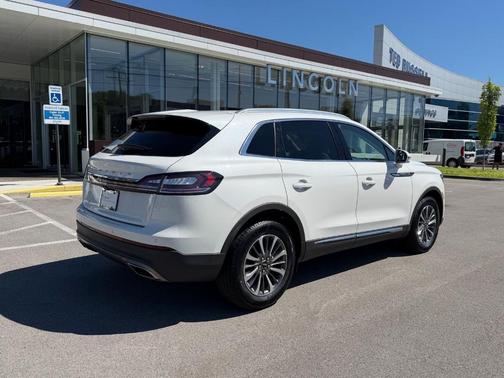 White Metallic 2023 Lincoln Nautilus Reserve