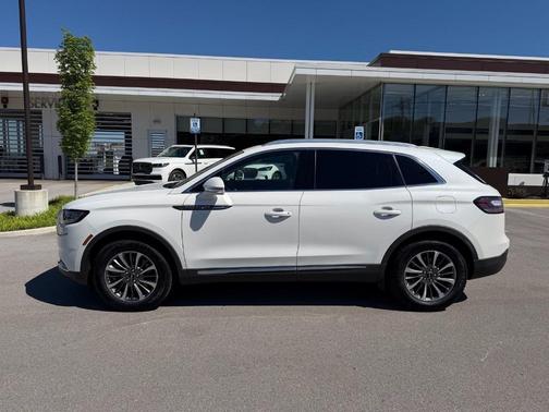 White Metallic 2023 Lincoln Nautilus Reserve