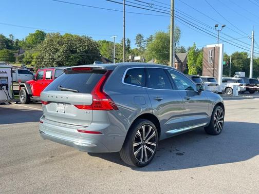 Gray Metallic 2023 Volvo XC60 B5 Ultimate Bright Theme