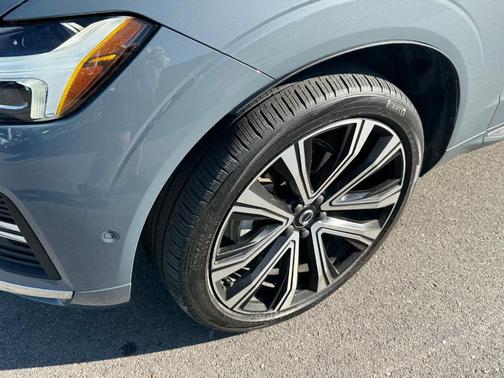 Gray Metallic 2023 Volvo XC60 B5 Ultimate Bright Theme