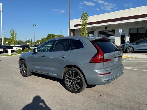 Gray Metallic 2023 Volvo XC60 B5 Ultimate Bright Theme