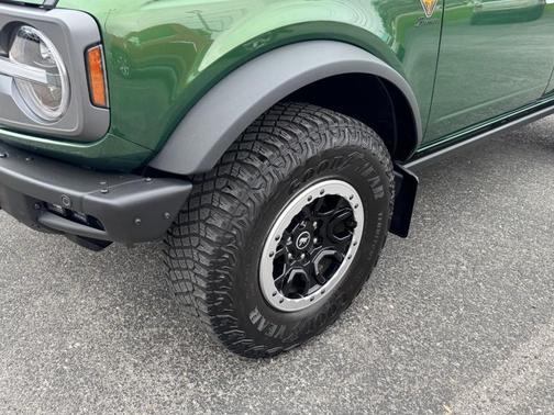Eruption Green Metallic 2023 Ford Bronco Badlands