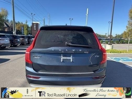 2022 Volvo XC90 T5 Momentum 7 Passenger