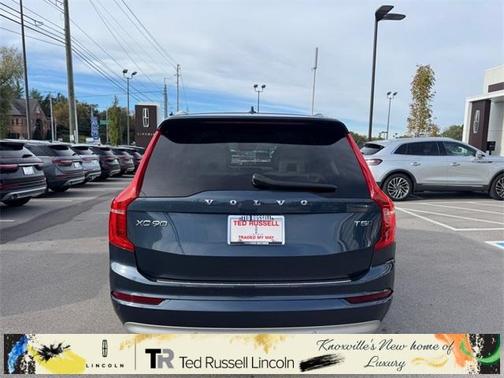 2022 Volvo XC90 T5 Momentum 7 Passenger