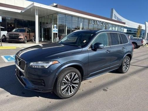 2022 Volvo XC90 T5 Momentum 7 Passenger