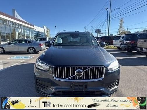 2022 Volvo XC90 T5 Momentum 7 Passenger