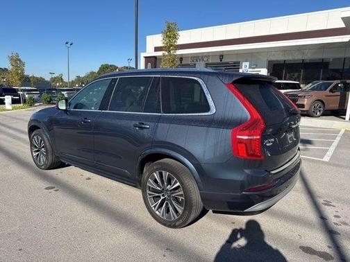 2022 Volvo XC90 T5 Momentum 7 Passenger