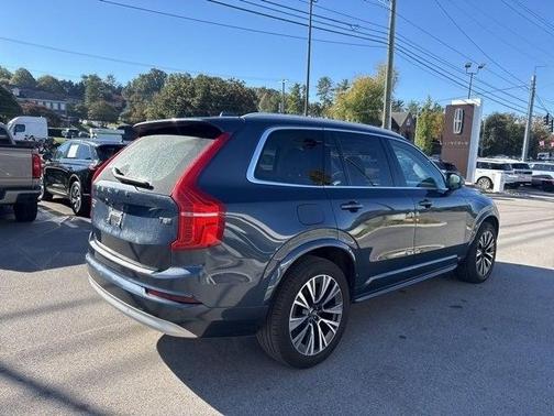 2022 Volvo XC90 T5 Momentum 7 Passenger