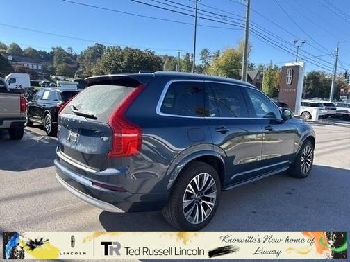 2022 Volvo XC90 T5 Momentum 7 Passenger