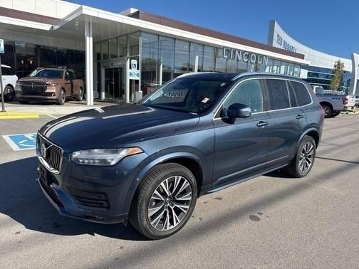 2022 Volvo XC90 T5 Momentum 7 Passenger