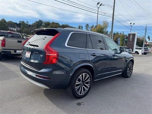 2022 Volvo XC90 T5 Momentum 7 Passenger