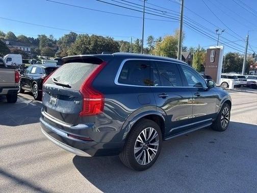 2022 Volvo XC90 T5 Momentum 7 Passenger