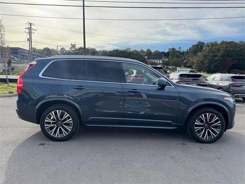 2022 Volvo XC90 T5 Momentum 7 Passenger