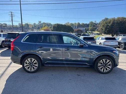 2022 Volvo XC90 T5 Momentum 7 Passenger