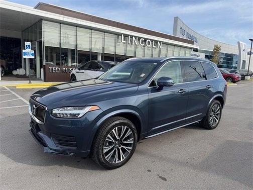 2022 Volvo XC90 T5 Momentum 7 Passenger