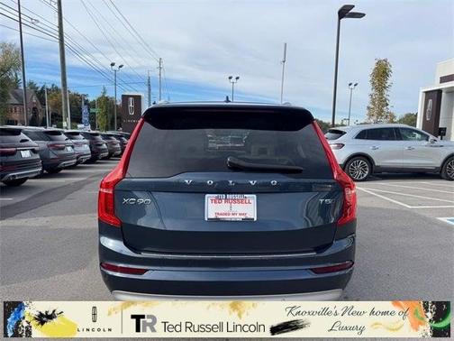 2022 Volvo XC90 T5 Momentum 7 Passenger