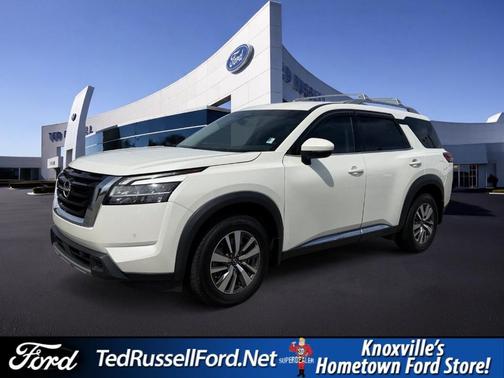 White 2023 Nissan Pathfinder SL