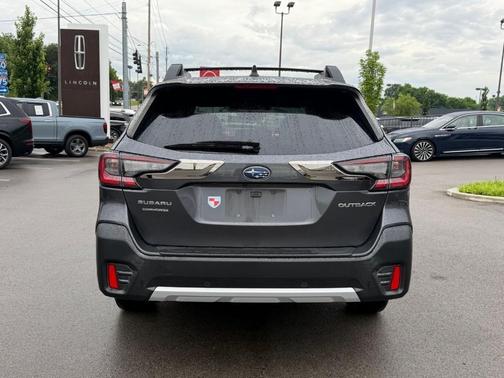 White 2019 Subaru Outback 2.5i