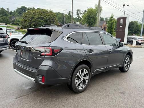 White 2019 Subaru Outback 2.5i