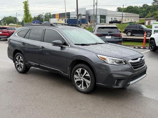 White 2019 Subaru Outback 2.5i