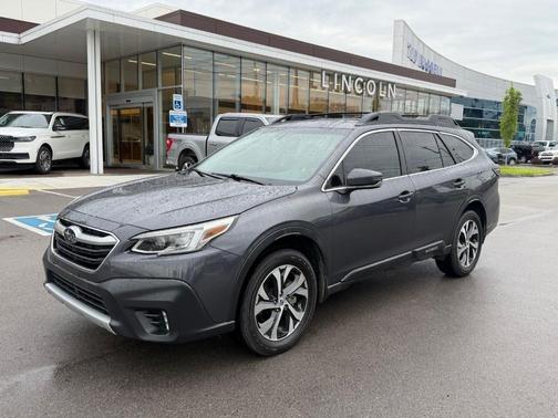 White 2019 Subaru Outback 2.5i