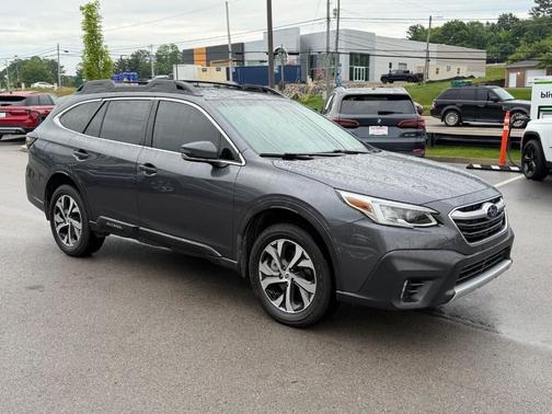 White 2019 Subaru Outback 2.5i