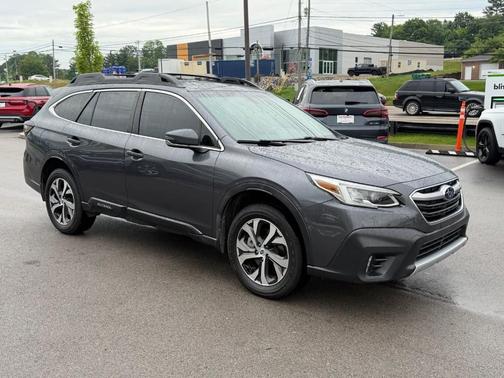 White 2019 Subaru Outback 2.5i