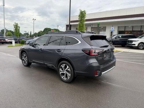 White 2019 Subaru Outback 2.5i