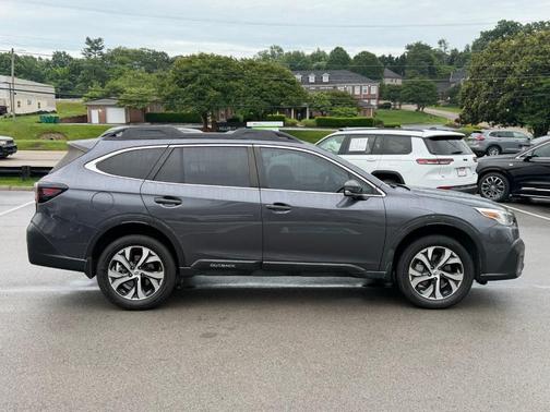 White 2019 Subaru Outback 2.5i