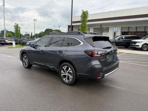 White 2019 Subaru Outback 2.5i