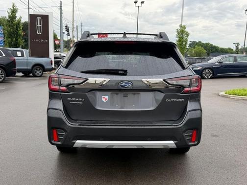 White 2019 Subaru Outback 2.5i