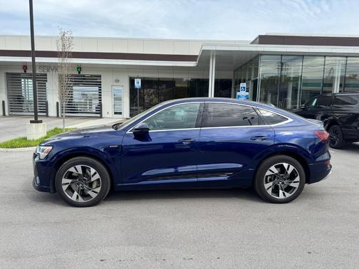 2022 Audi e-tron S line Premium