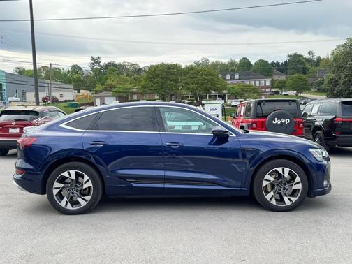 2022 Audi e-tron S line Premium